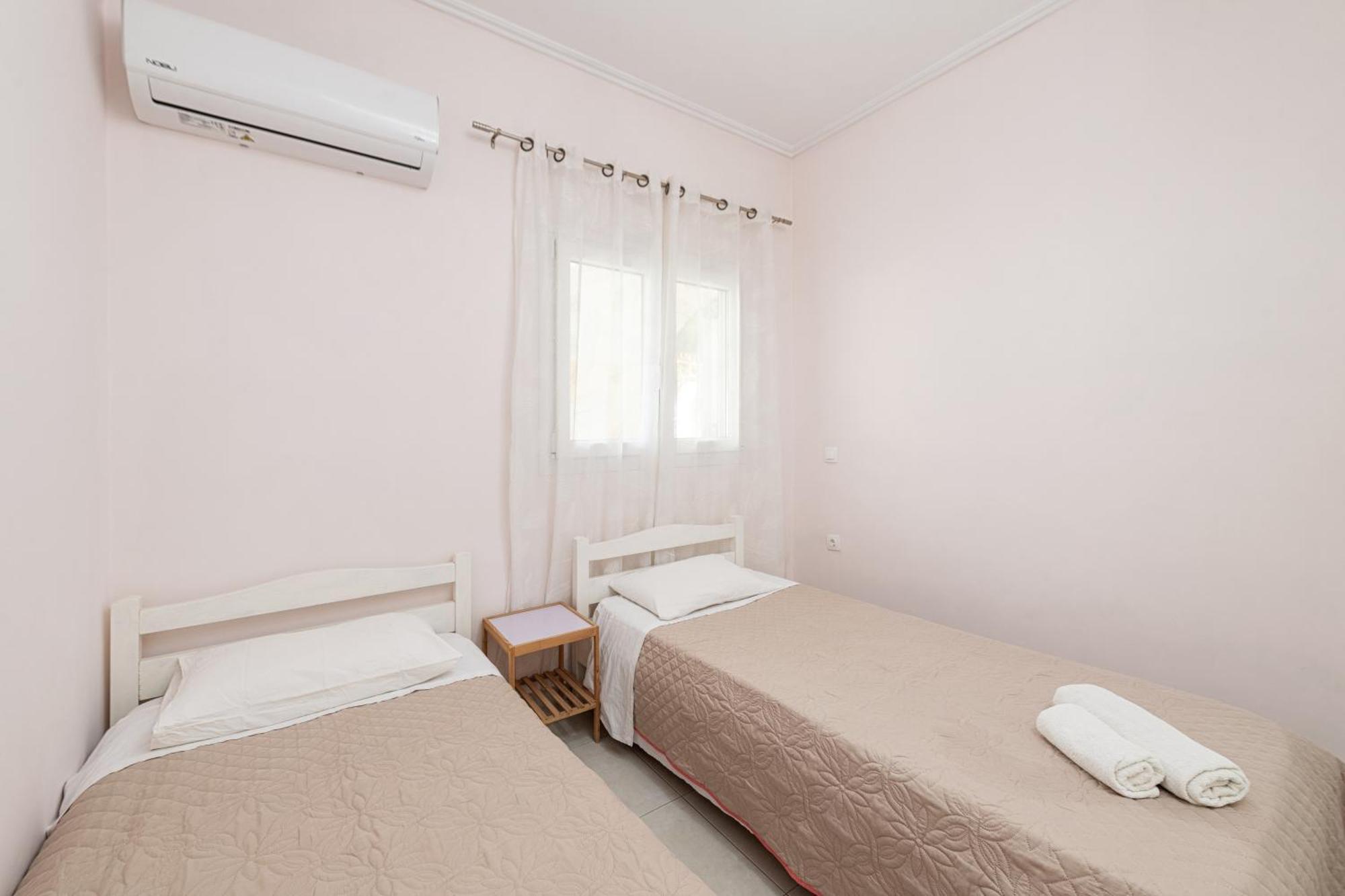 Lazaros Apartments Gouvia Ngoại thất bức ảnh