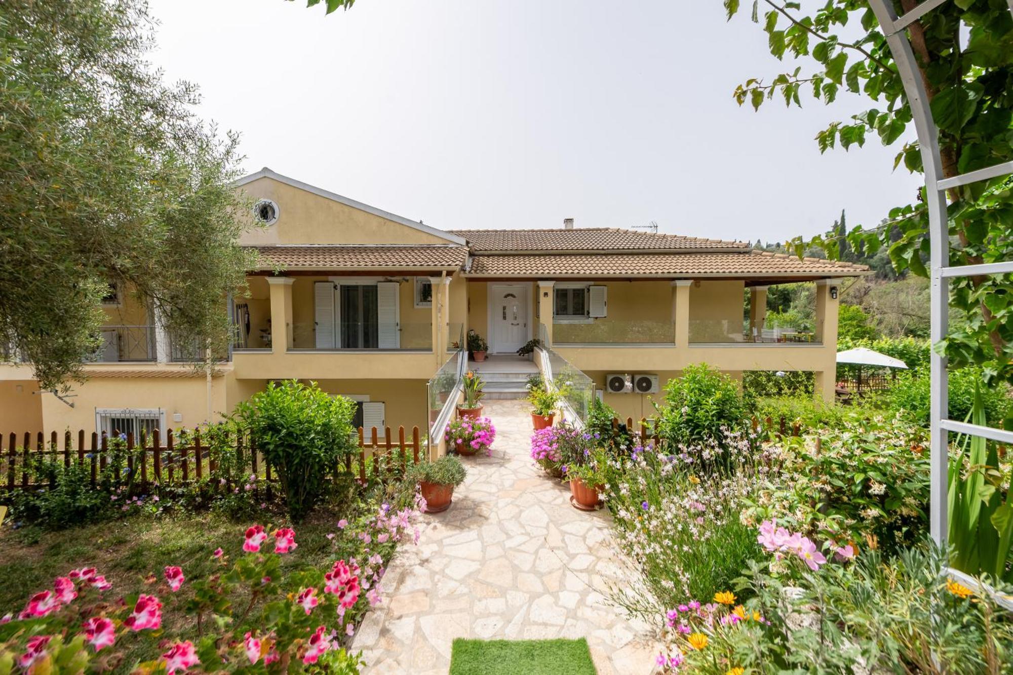 Lazaros Apartments Gouvia Ngoại thất bức ảnh