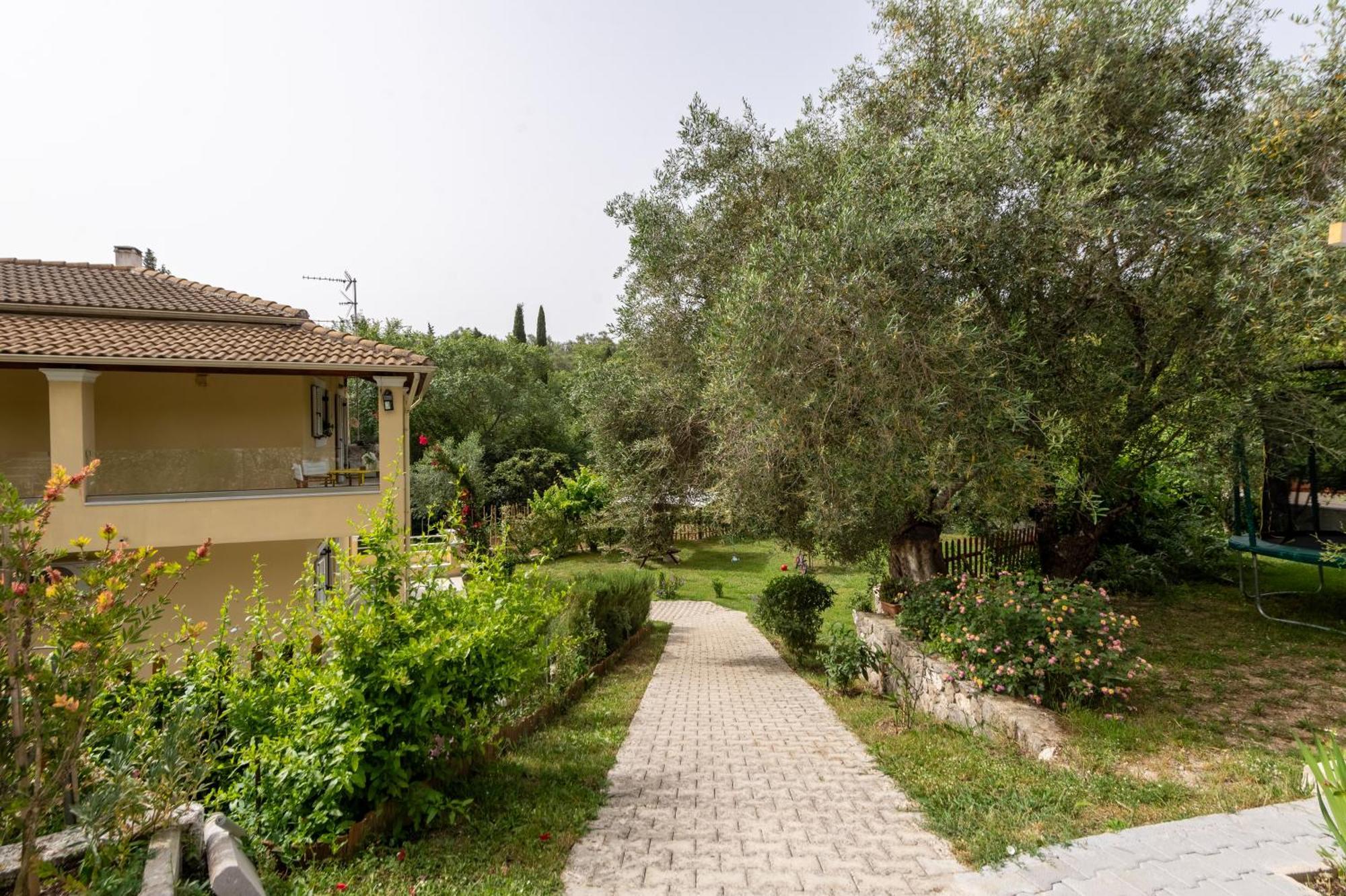 Lazaros Apartments Gouvia Ngoại thất bức ảnh